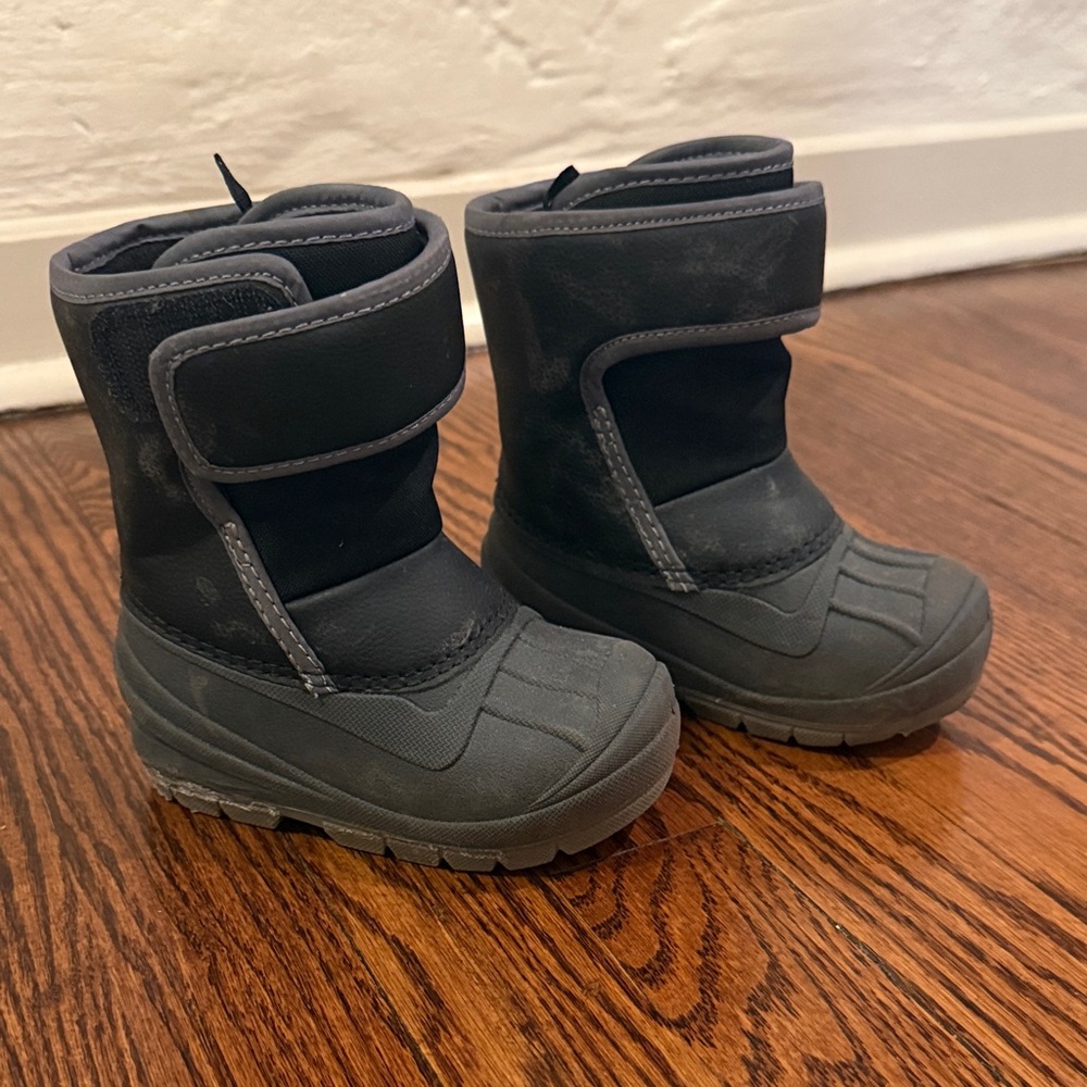 Cat & Jack Target snow boots size 6 (toddler)